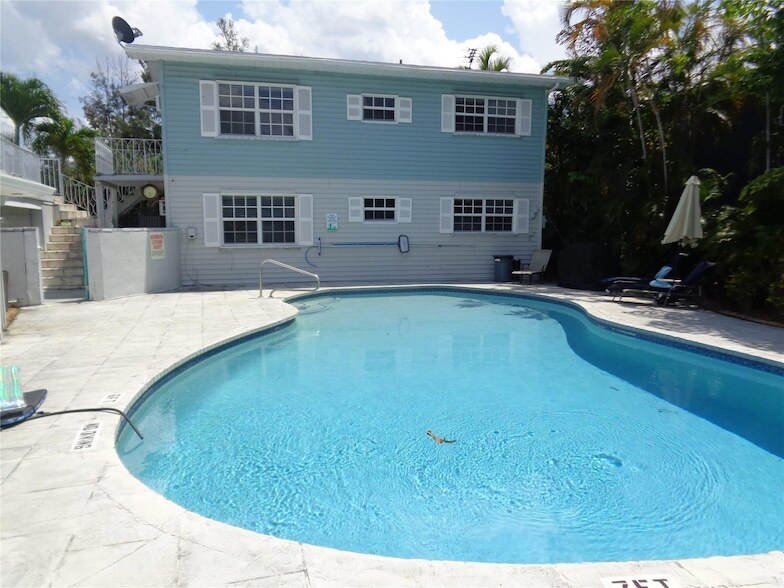 57 NE 24th St, Unit 65A in Wilton Manors, FL - Building Photo