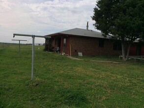 923 County Rd 138 in Cameron, TX - Building Photo - Building Photo