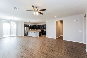 6417 S 47th Dr in Phoenix, AZ - Foto de edificio - Building Photo