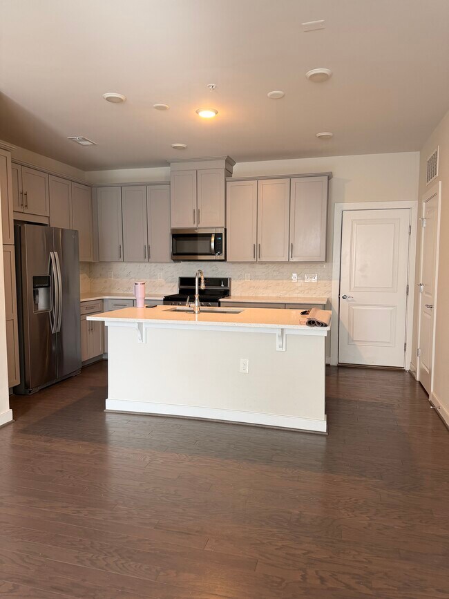 13362 Arrowbrook Centre Dr in Herndon, VA - Building Photo - Building Photo