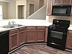 2218 Shady Pine Dr in Conroe, TX - Building Photo - Building Photo