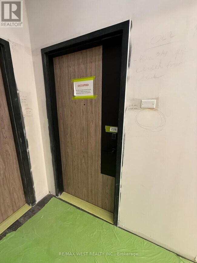 1007 The Queensway in Toronto, ON - Building Photo - Building Photo