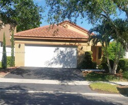 1512 Presidio Dr in Weston, FL - Building Photo