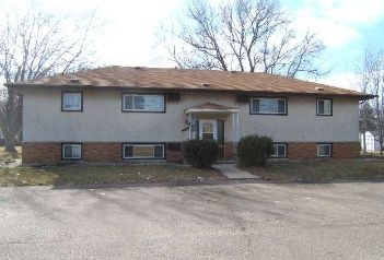 4741 Welcome Ave N in Crystal, MN - Foto de edificio