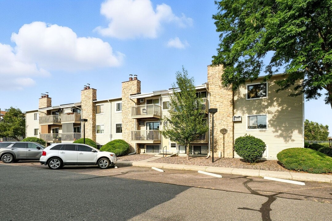 381 S Ames St in Lakewood, CO - Building Photo