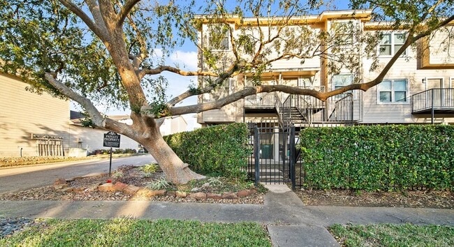 1914 Lakeside Dr in Seabrook, TX - Building Photo - Building Photo