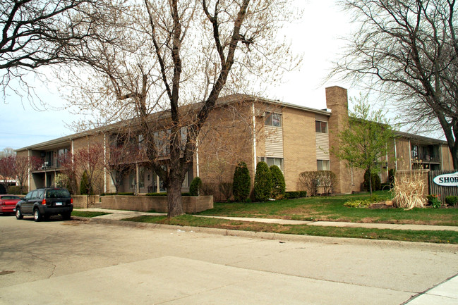 St. Clair Villas Condominiums in St. Clair Shores, MI - Building Photo - Building Photo