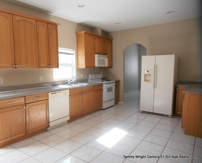 5043 5th St in Zephyrhills, FL - Building Photo - Building Photo