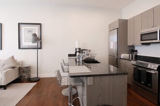 460 Harrison Ave in Boston, MA - Building Photo - Building Photo