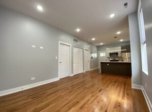 2731 W Lexington St in Chicago, IL - Building Photo - Interior Photo