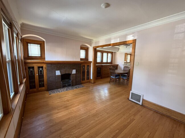 4807 W Wells St in Milwaukee, WI - Building Photo - Building Photo