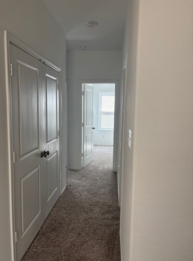 216 Rancho del Cielo Ln in Jarrell, TX - Building Photo - Building Photo