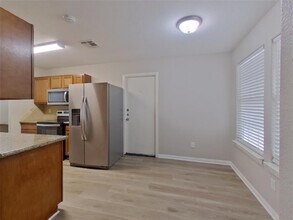 10457 Royal Andrews Dr in Conroe, TX - Foto de edificio - Building Photo