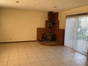 424 E South St in Grand Island, NE - Foto de edificio - Building Photo
