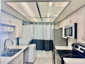8 Miramonte Dr in Moraga, CA - Building Photo - Building Photo