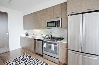 347 W Institute Pl in Chicago, IL - Building Photo - Building Photo