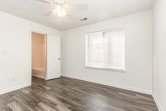 1241 University Ct, Unit 204 in Raleigh, NC - Foto de edificio - Building Photo