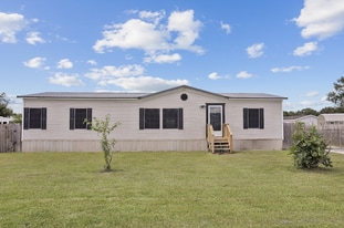 105 Lovely Iris Ln in Duson, LA - Building Photo