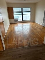 2272 White St in Pasadena, CA - Building Photo