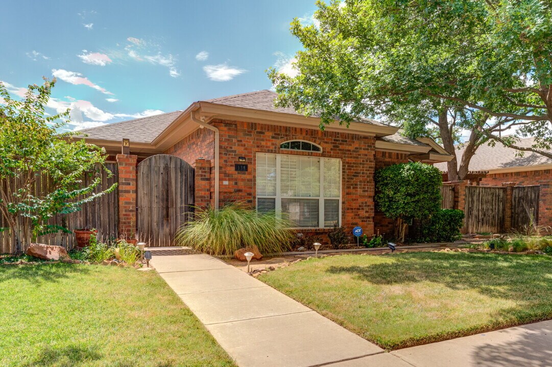 111 N Vicksburg Ave in Lubbock, TX - Building Photo