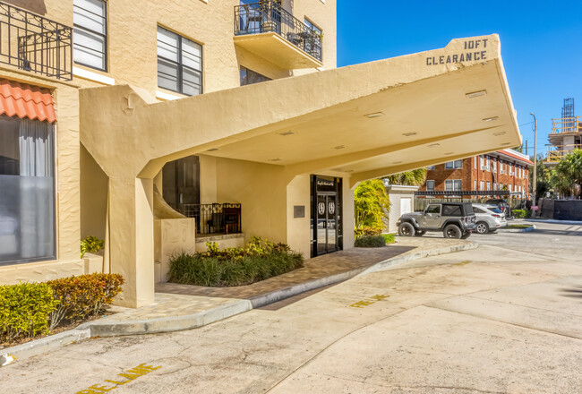 Bayshore Royal Condominium in Tampa, FL - Foto de edificio - Building Photo