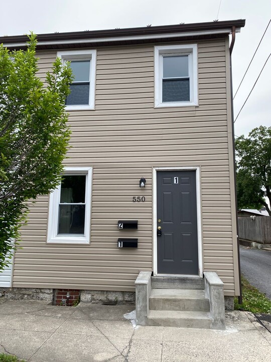 550 S Main St, Unit 550 S Main Street  Apt 1 in Chambersburg, PA - Building Photo