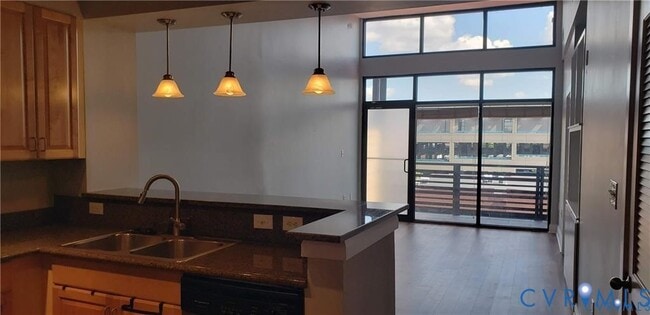 1333 W Broad St in Richmond, VA - Building Photo - Building Photo