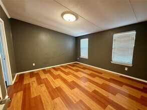 107 Shady Oaks Dr in Dale, TX - Building Photo - Building Photo