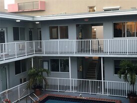 305 69th St in Miami Beach, FL - Building Photo