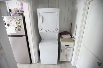 826 Pennoyer Ave in Grand Haven, MI - Building Photo - Building Photo