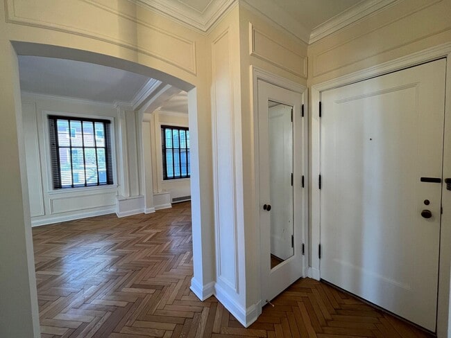 property at 925 E Wells St