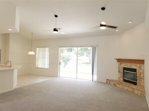 327 N Taylor Rd in Seffner, FL - Building Photo - Building Photo