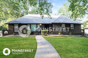 11906 E 60 St in Kansas City, MO - Building Photo