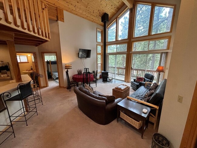 13649 Olympic Dr in Truckee, CA - Building Photo - Building Photo