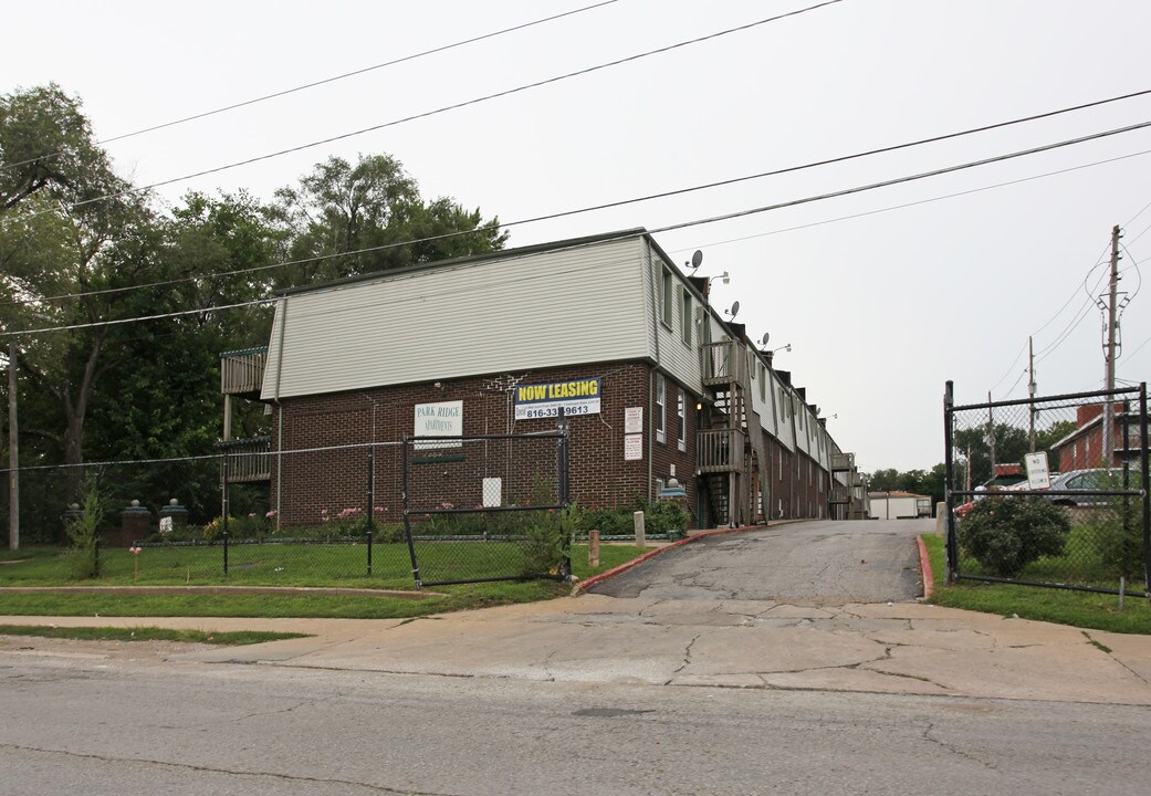 Park Ridge Apartments in Kansas City, MO - Building Photo