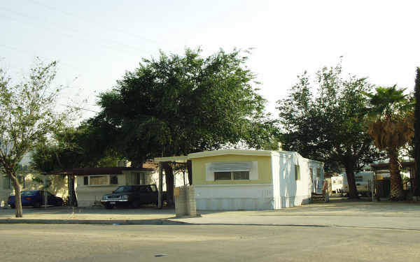 Yucca Valley Trailer Court in Yucca Valley, CA - Building Photo