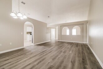 2303 Tealwood Circle in Tavares, FL - Building Photo - Building Photo