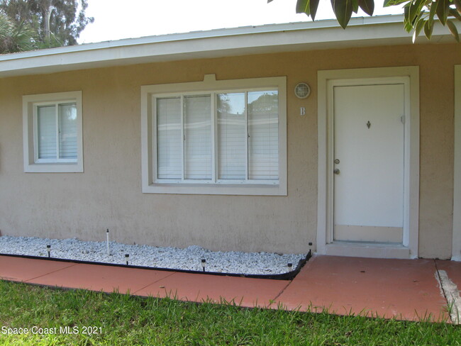 211 Pierce Ave in Cape Canaveral, FL - Building Photo - Building Photo