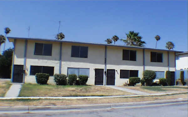 1135 Cero Ct in Redlands, CA - Foto de edificio