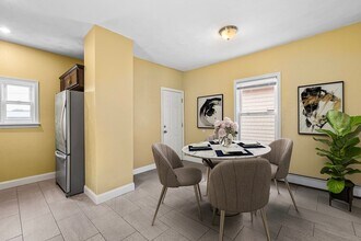 329 Washington St, Unit 2 in Somerville, MA - Foto de edificio - Building Photo