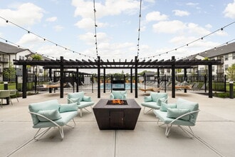 The Carlyle at Chatham Hills in Westfield, IN - Foto de edificio - Building Photo