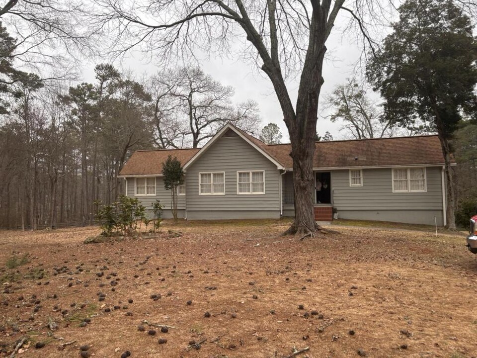 549 Tyrone Rd in Tyrone, GA - Building Photo