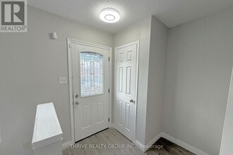 218 Admiral Dr in London, ON - Building Photo - Building Photo