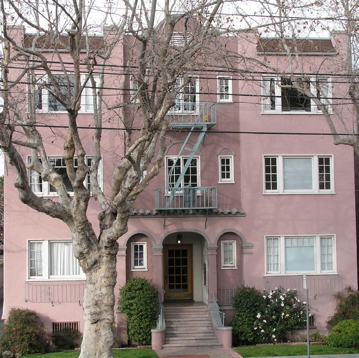 Central Apartments in Alameda, CA - Building Photo