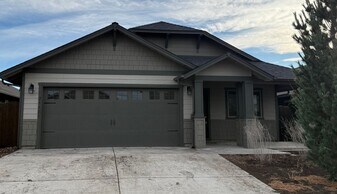 21181 Capella Pl in Bend, OR - Building Photo