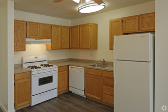 Goldstone Place Apartments in Clearfield, UT - Building Photo - Building Photo