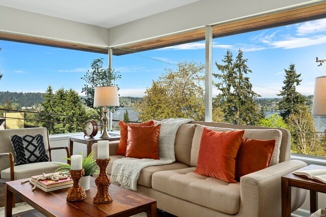 14559 37th Ave NE in Lake Forest Park, WA - Building Photo - Building Photo