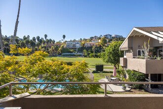 2517 Navarra Dr, Unit 2E in Carlsbad, CA - Building Photo - Building Photo