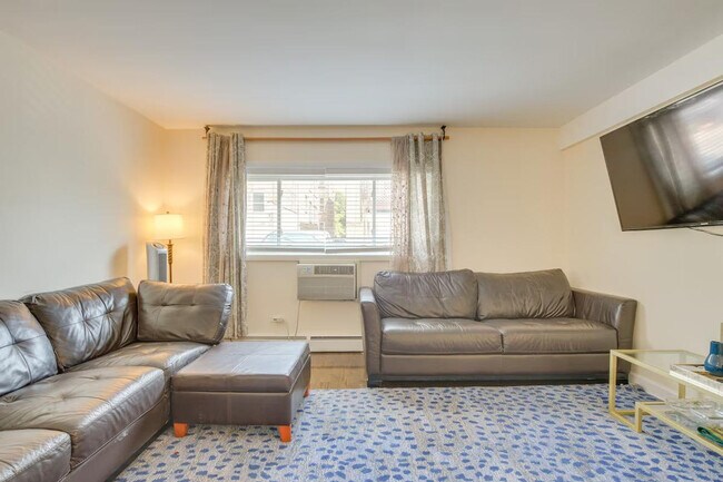 8845 Lamon Ave in Skokie, IL - Foto de edificio - Building Photo