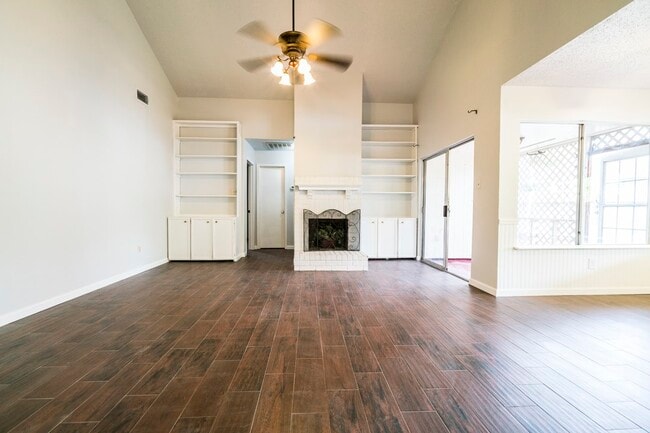 property at 10746 Lakewood Oaks Dr